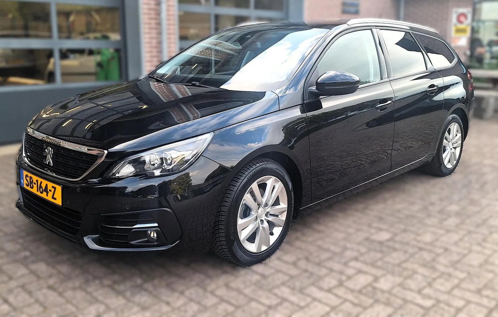 Peugeot 308 (2018) — foto 1