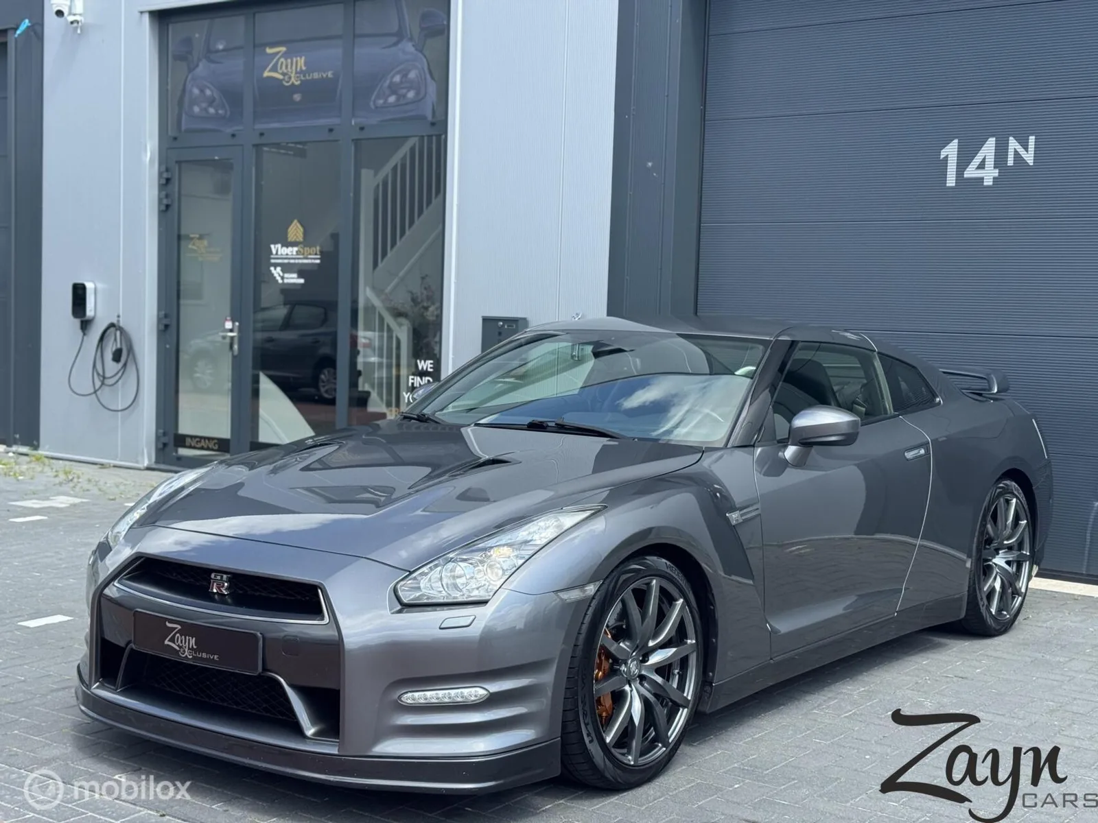 Nissan GT-R (2013) — foto 1