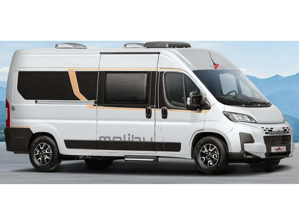 Malibu First Class (2025) — foto 1