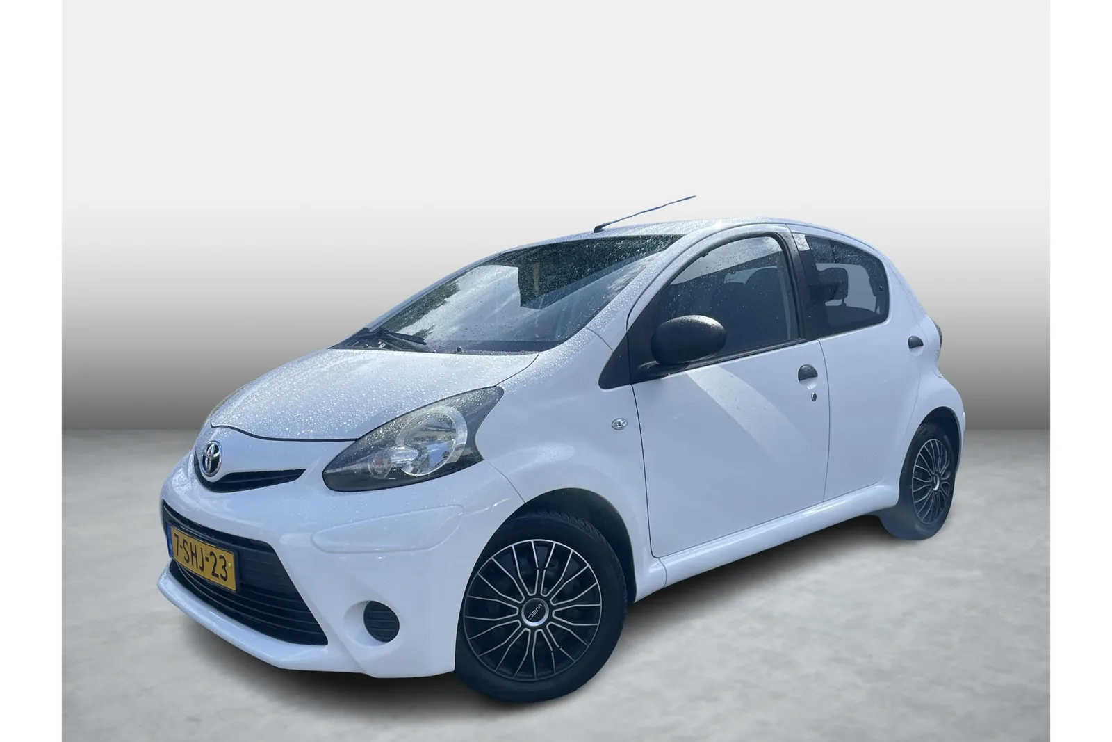 Toyota Aygo (2013) — foto 1