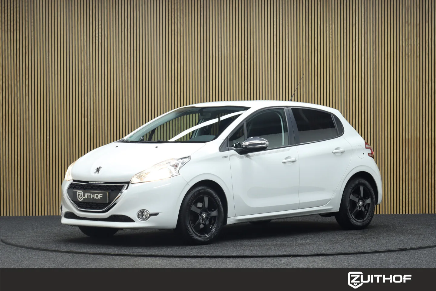 Peugeot 208 (2013) — foto 1