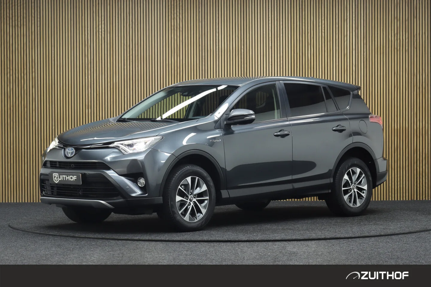 Toyota RAV4 (2016) — foto 1