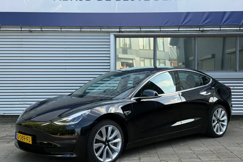 Tesla Model 3 (2019)