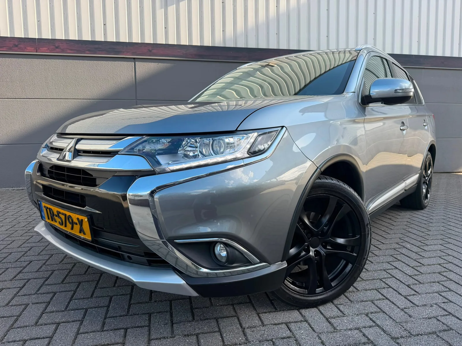 Mitsubishi Outlander (2018) — foto 1