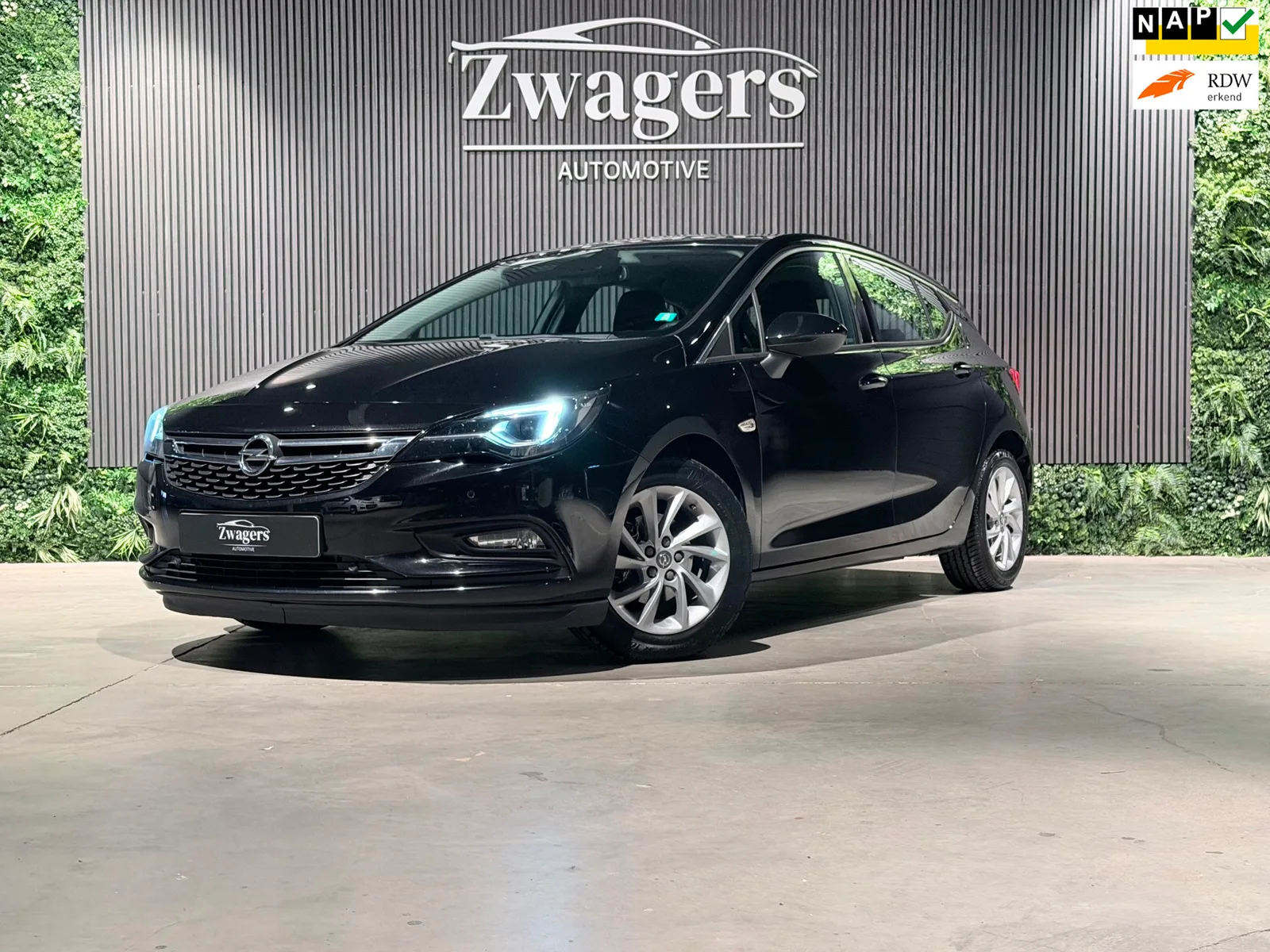 Opel Astra (2018) — foto 1