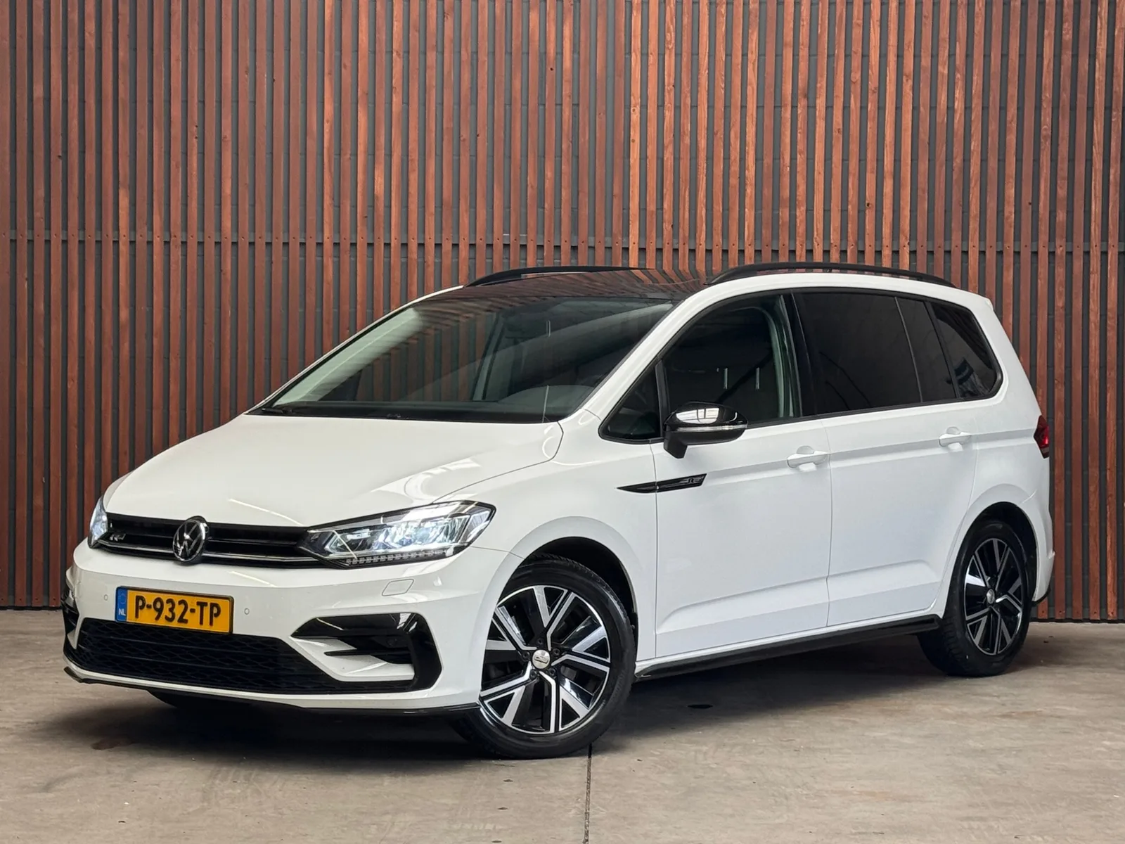 Volkswagen Touran (2021) — foto 1